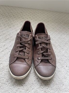 Converse All Star Women’s Low-Top Sneakers in Brown Leather